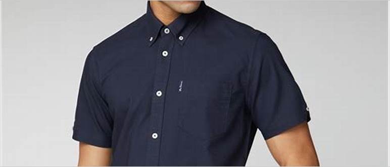 Navy oxford shirt outfit